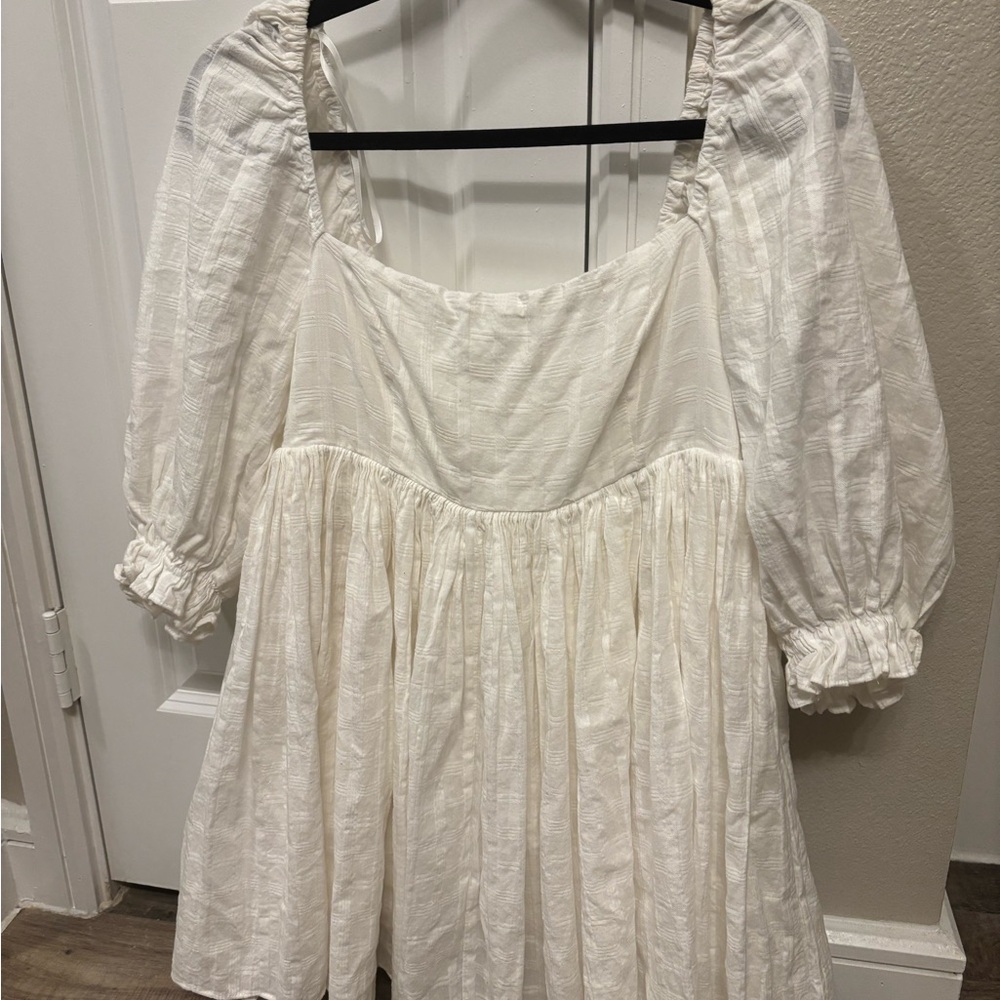Elegant White Puff Sleeve Dress